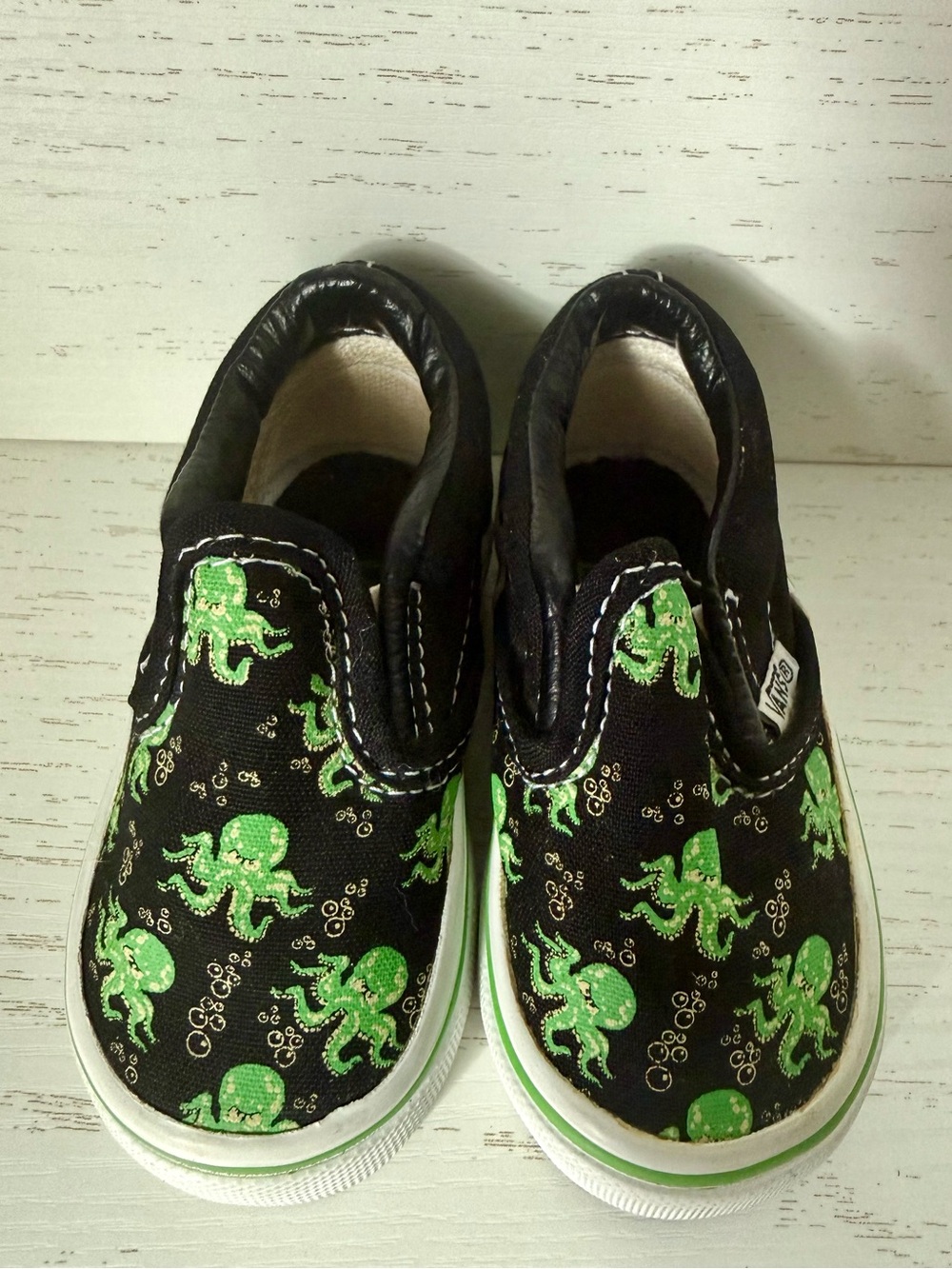 Vans Kids Black Slip-On Sneakers with Green Octopus 🐙 Print baby size 4